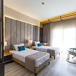 Paradisos Hotel *